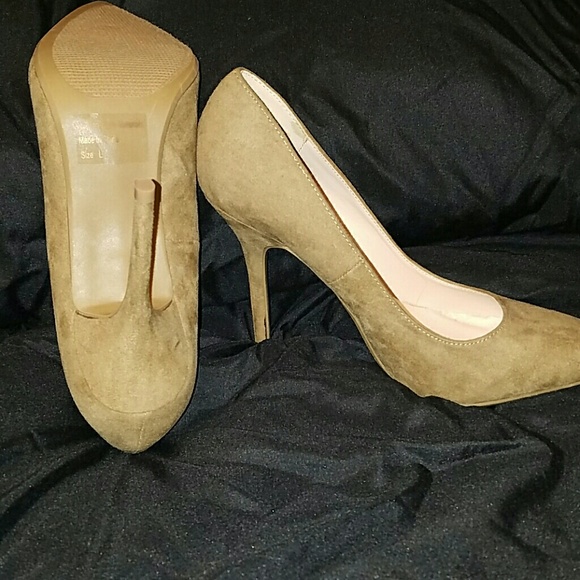 Heels - Picture 2 of 2