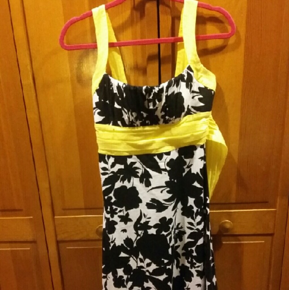 Black and white floral sundress - Picture 4 of 4