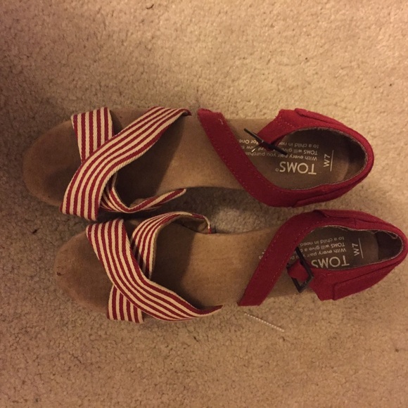 Toms wedges