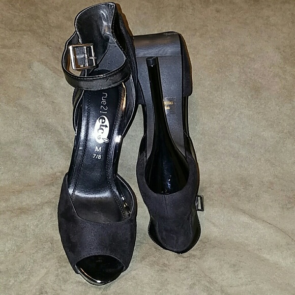 Heels - Picture 2 of 2