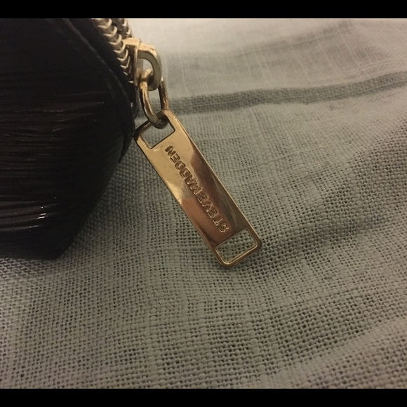 Steve Madden Cosmetic Bag - Picture 4 of 4