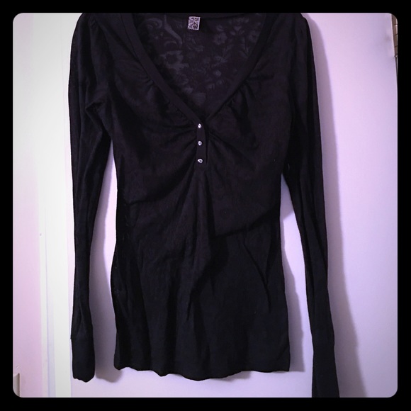 Buckle brand black shirt