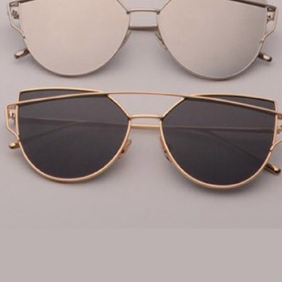 LAST PAIR!❤️Gold/Black Aviator Sunglasses - Picture 2 of 3