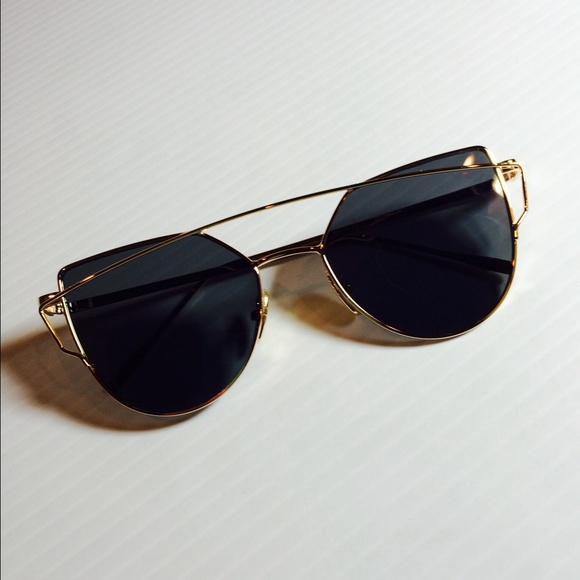 LAST PAIR!❤️Gold/Black Aviator Sunglasses - Picture 3 of 3