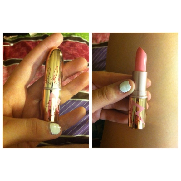 Riri Hearts Mac Lipstick in Pink Nouveau