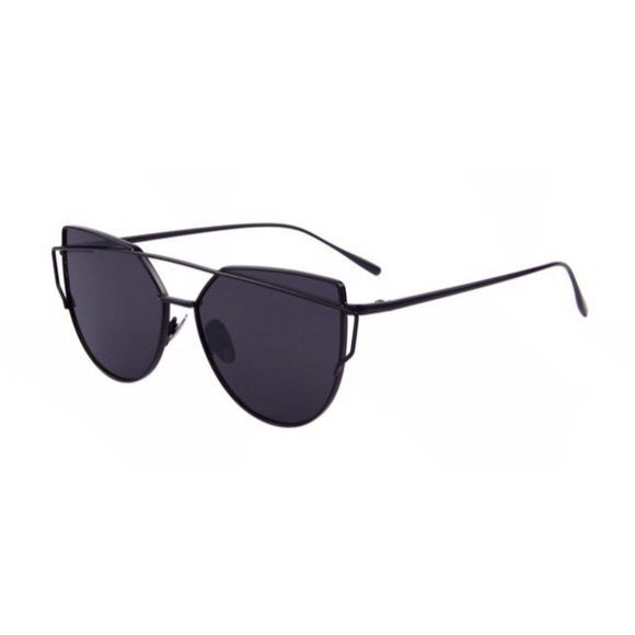 Black Celeb Aviator Sunglasses - Picture 3 of 4