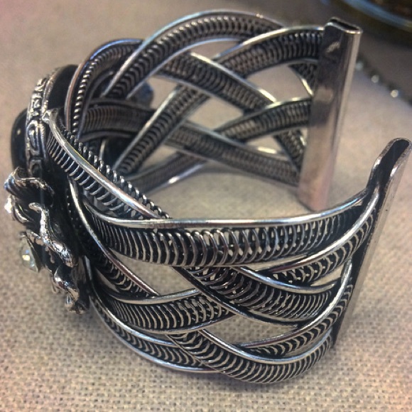 🎉HP🎉Beautiful Bangle Cuff - Picture 3 of 3