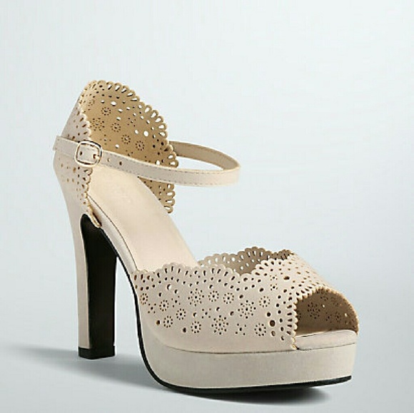 ISO TORRID PERFORATED PEEP TOE HEELS SIZE 11 - Picture 1 of 2