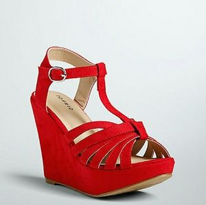 ISO RED STRAPPY PLATFORM WEDGES SIZE 11