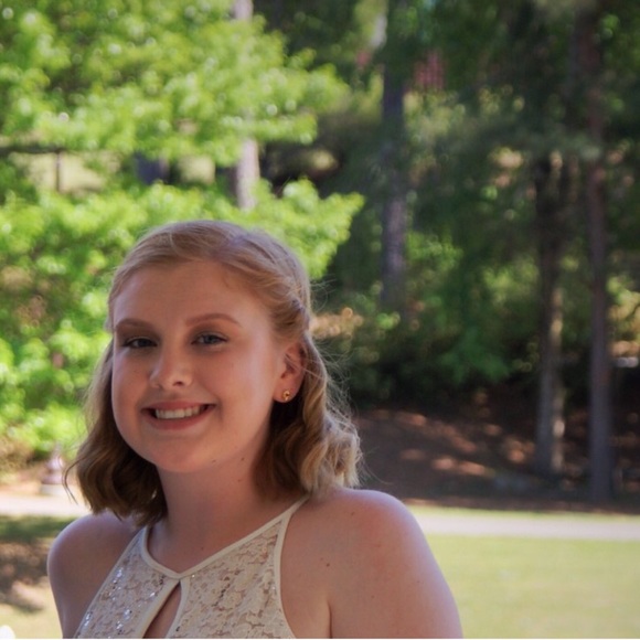 Meet your Posher, Hannah