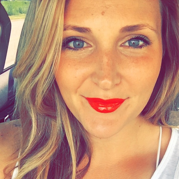 Meet your Posher, Caitlyn - Picture 3 of 4