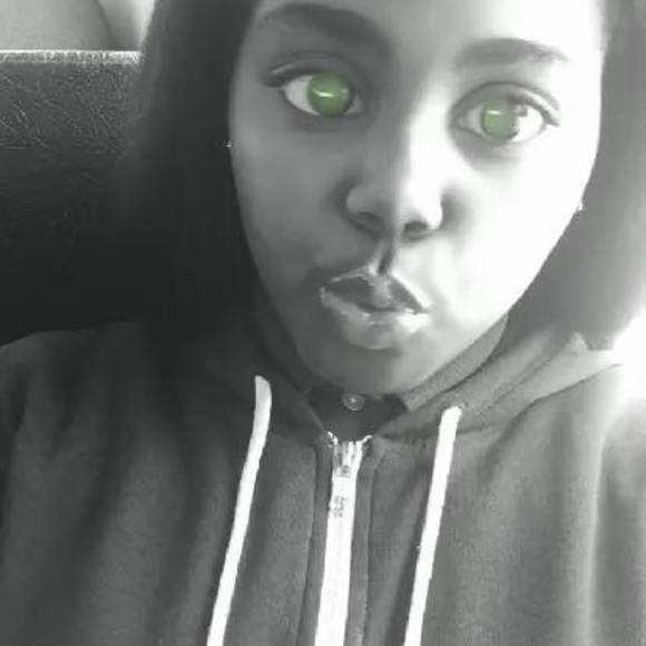 Meet your Posher, Layah - Picture 1 of 1