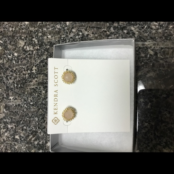 Kendra Scott Jewelry - Kendra Scott Pink Carly Earrings