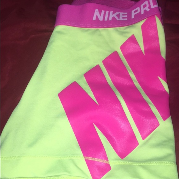Nike pro shorts - Picture 2 of 2