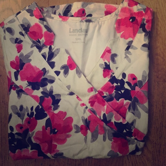 Landau flower print scrub top