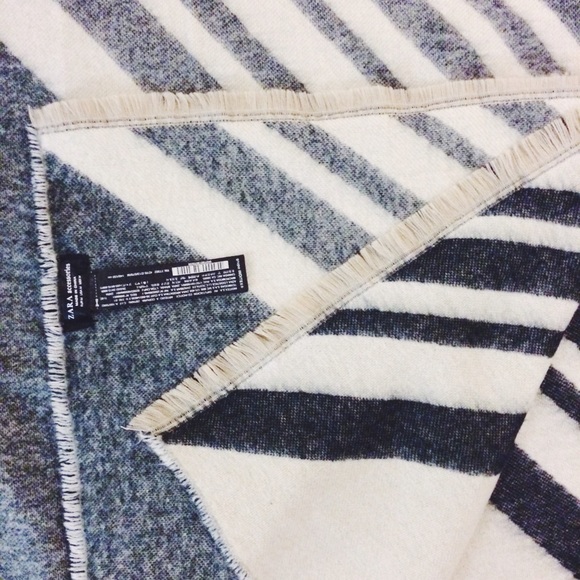 Zara Accessories - Zara Blanket Scarf