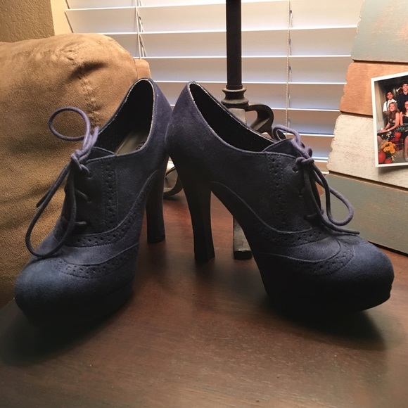 Navy swede heels