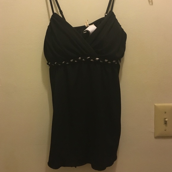Black tank top - Picture 2 of 4