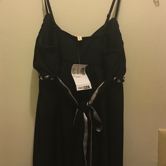 Black tank top - Picture 3 of 4