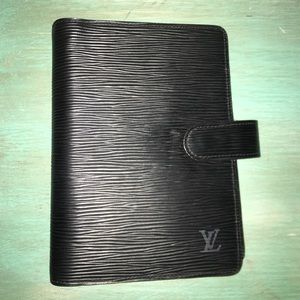 Louis Vuitton medium ring planner