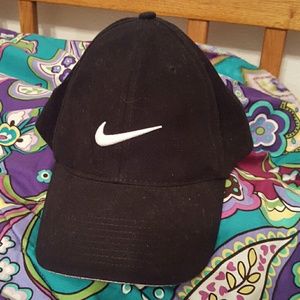 Black Nike hat