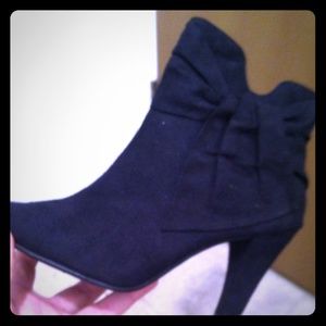 Size 8 black high heels