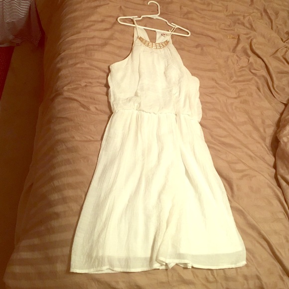 Beautiful white dress! - Picture 1 of 4