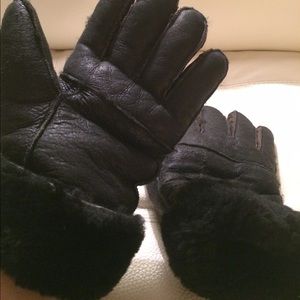 Lamb leather gloves. Genuine