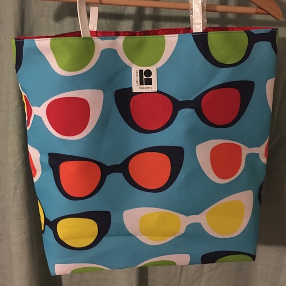 Estée Lauder Summer Tote! - Picture 4 of 4