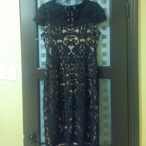 TADASHI SHOJI LUXURIOUS DRESS - Picture 3 of 4