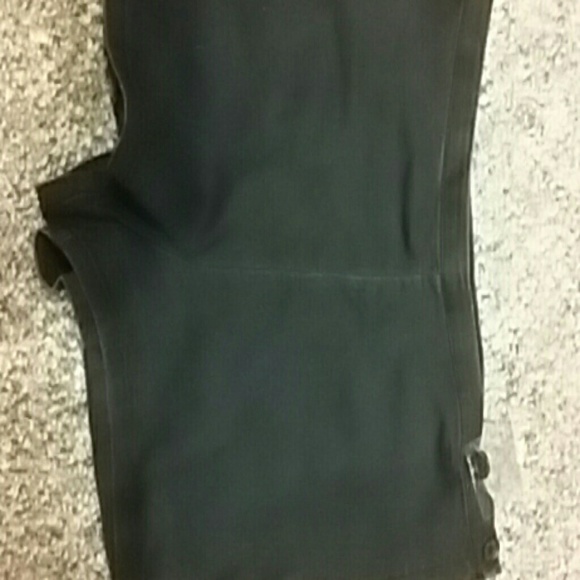 NWOT jegging material shorts - Picture 2 of 3