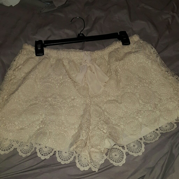 Cream Lace Elastic Drawstring shorts