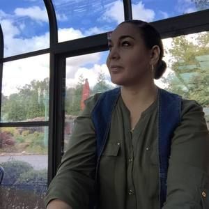 Meet your Posher, Elisa