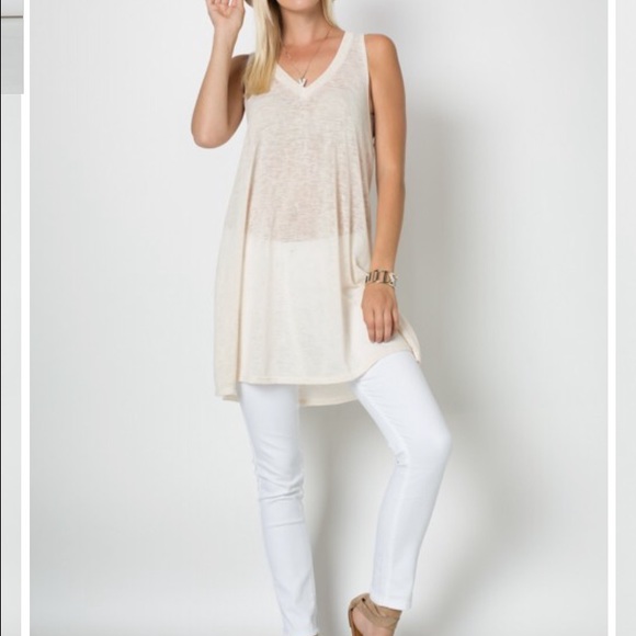 Last One  • Essential V-neck Tunic - Picture 2 of 4