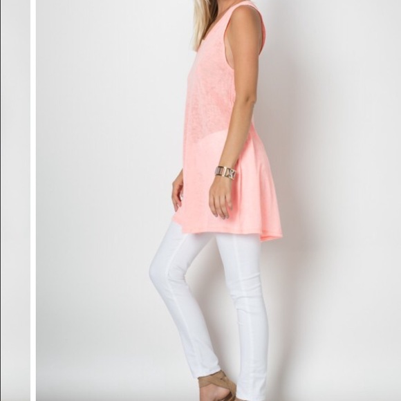 Last One  • Essential V-neck Tunic - Picture 4 of 4