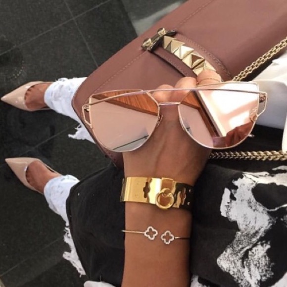 Accessories - • rose gold mirrored sunnies •