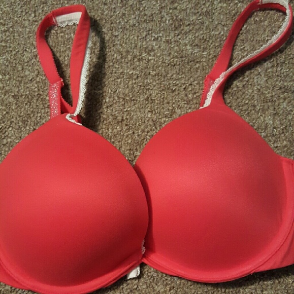 32DD Victoria's Secret bra