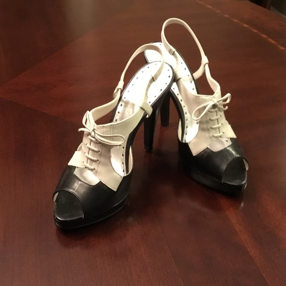 ADORABLE BCBG shoes