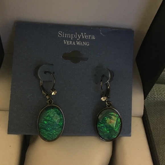 Vera Wang earrings! - Picture 1 of 1