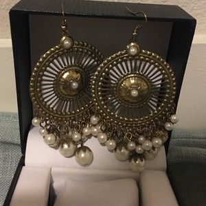 Gold and pearls earrings!