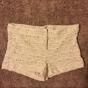 Express Cream Crotchet Shorts - Size 6