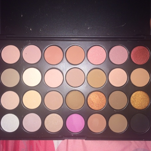Eyeshadow palette