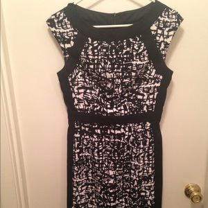 Maggie London size 4 black and white dress