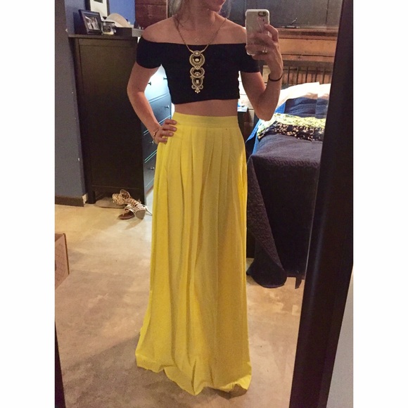 Yellow maxi skirt, it's unbelievable.