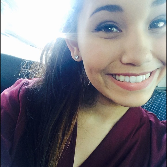 Meet your Posher, Alexis