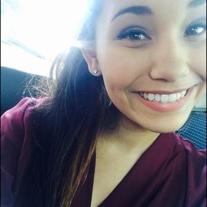 Meet your Posher, Alexis