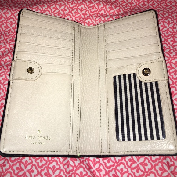 Kate Spade wallet - Picture 2 of 4