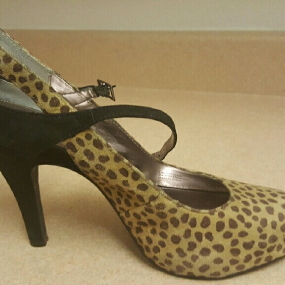 Shoes - Picture 2 of 4