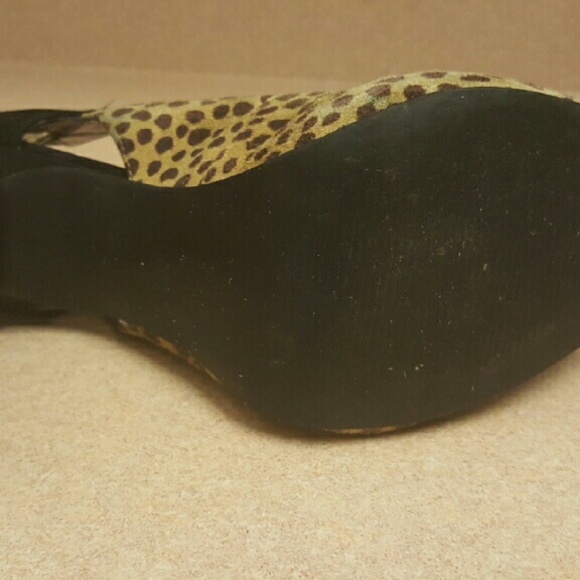 Shoes - Picture 3 of 4