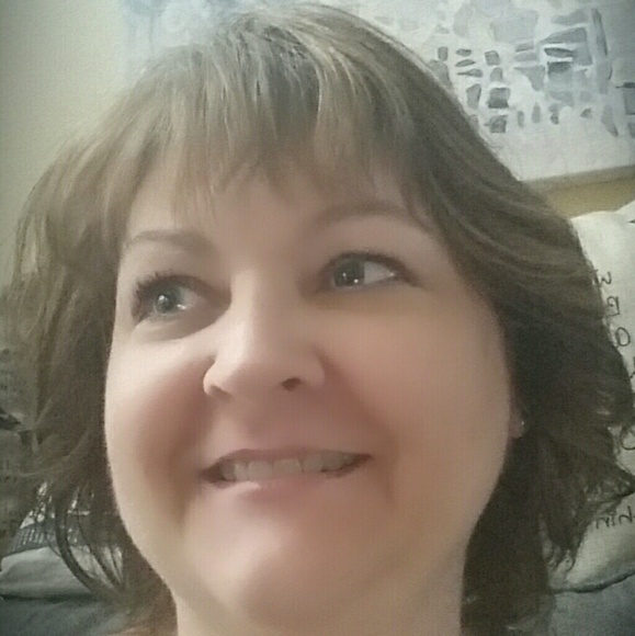 Meet your Posher, Traci - Picture 2 of 3